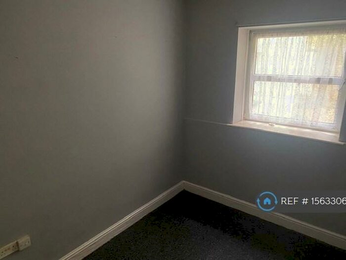 1 Bedroom Flat To Rent In Garth-Mor Court, Neath, SA11