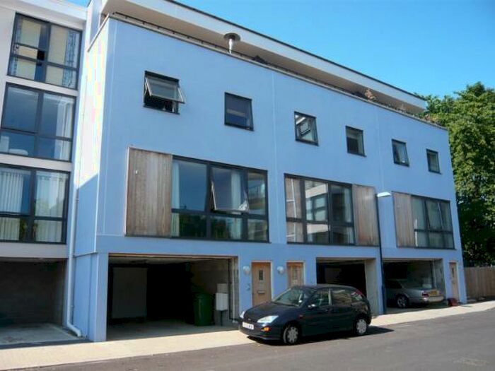 3 Bedroom Town House To Rent In Maidstone, Kent, ME16