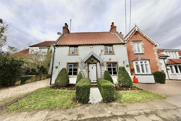 3 Bedroom Semi-Detached House For Sale In West Ella Road, West Ella, Hull, HU10