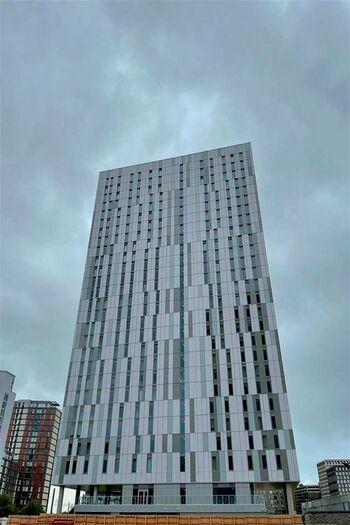 2 Bedroom Flat To Rent In Michigan Avenue, Salford, M50