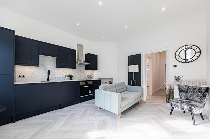 2 Bedroom Flat For Sale In Davidson Road, Croydon, CR0