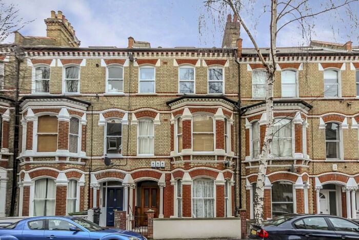 3 Bedroom Flat To Rent In St. Luke's Avenue, London SW4