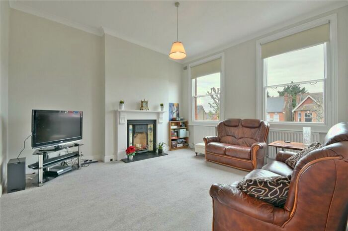 3 Bedroom Flat To Rent In Walm Lane, Mapesbury, NW2