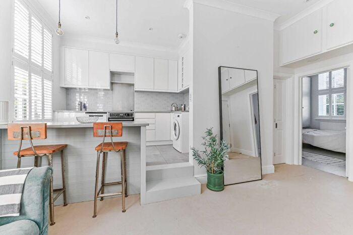 2 Bedroom Flat For Sale In Elder Road, West Norwood, London, SE27