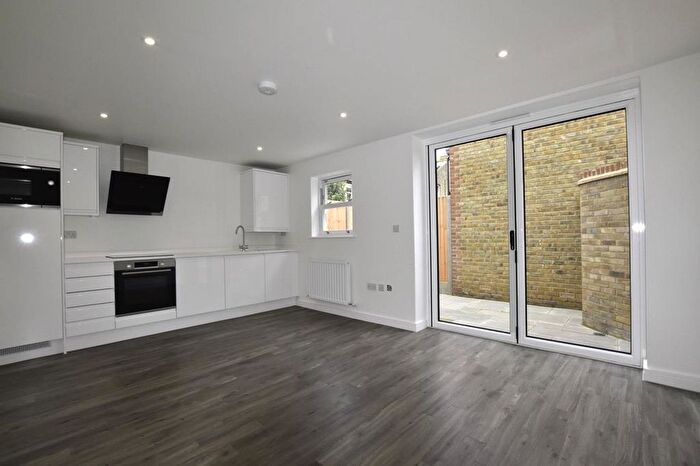 2 Bedroom Flat To Rent In Latimer Road, Teddington, TW11
