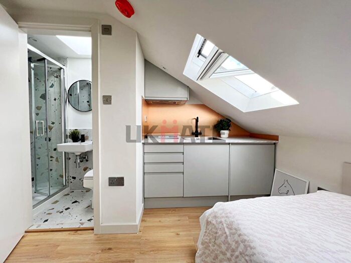 1 Bedroom Property To Rent In Clarence Villas, Hawks Road, Kingston Upon Thames, KT1