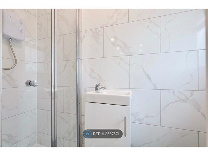 Studio To Rent In Floriston Avenue, Hillingdon, UB10