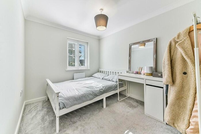 3 Bedroom End Of Terrace House For Sale In Hayton Crescent, Tadworth, KT20