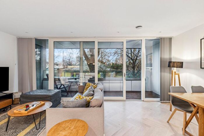 2 Bedroom Flat To Rent In Jewel House, Sterling Way, N7