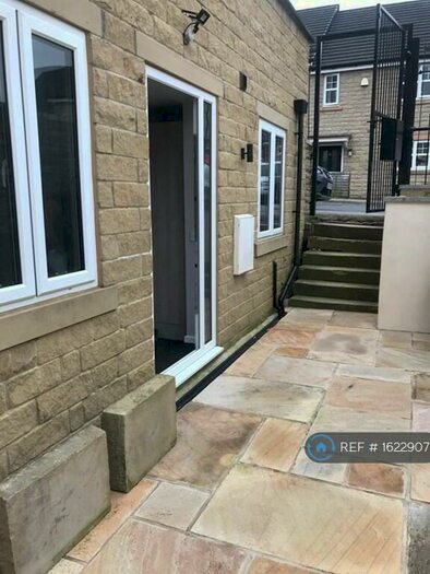 2 Bedroom Flat To Rent In Windhill, Shipley, BD18