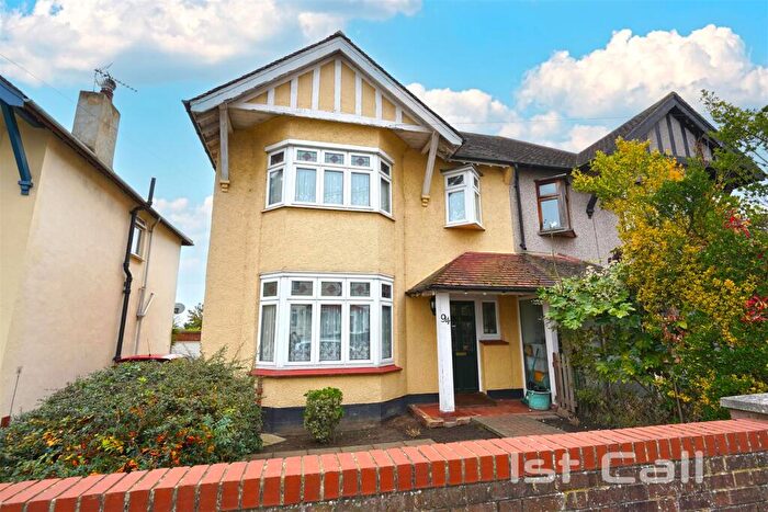 4 Bedroom Semi Detached House For Sale In Ambleside Drive, Southend-On-Sea, SS1