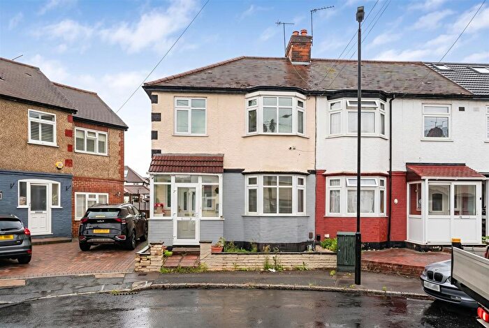 3 Bedroom End Of Terrace House For Sale In St. John's Road, Chingford, E4