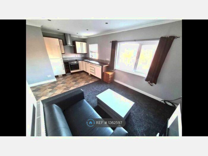 2 Bedroom Flat To Rent In Holmefield Road, Lytham St. Annes, FY8
