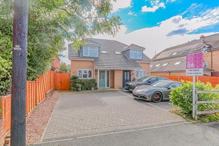 3 Bedroom Semi-Detached House For Sale In Silvester Road, Waterlooville, PO8