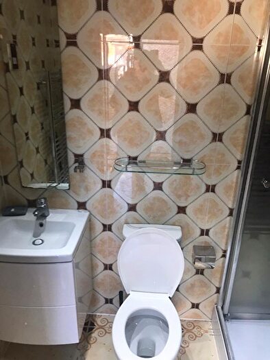 2 Bedroom Flat To Rent In Acacia Road, Leyton Stone, E11