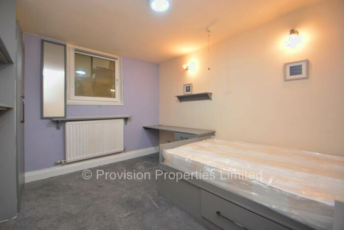 3 Bedroom Flat To Rent In Regent Park Terrace, Hyde Leeds, LS6