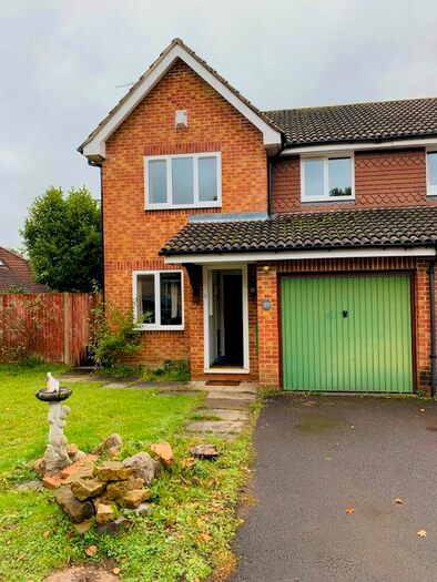 3 Bedroom Property To Rent In Graveney Road, Maidenbower, Crawley, RH10