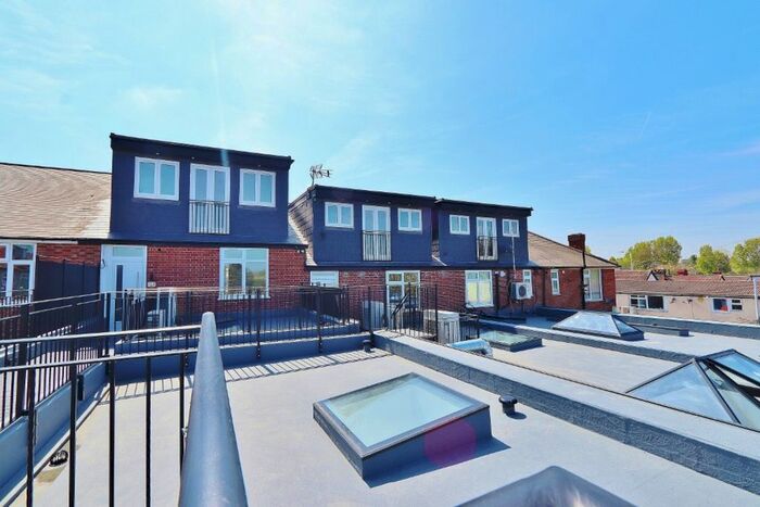 2 Bedroom Flat To Rent In Collier Row Road, Collier Row, RM5