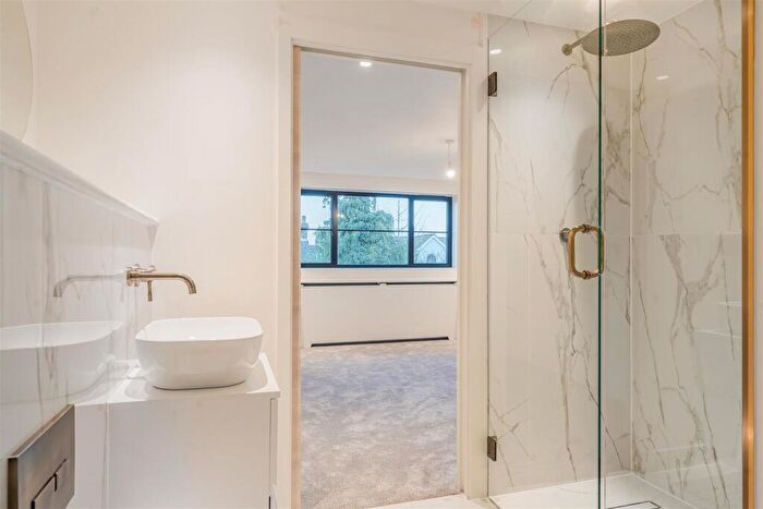 3 Bedroom End Of Terrace House For Sale In Cambridge Road, London, SE20