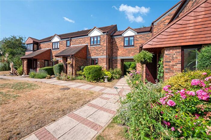 1 Bedroom Maisonette For Sale In Belmont Hill, St. Albans, Hertfordshire, AL1