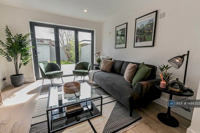 4 Bedroom Semi-Detached House To Rent In Queens Road, Poole, BH14