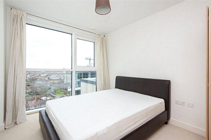 2 Bedroom Flat To Rent In Alaska Apartments, Western Gateway, E16
