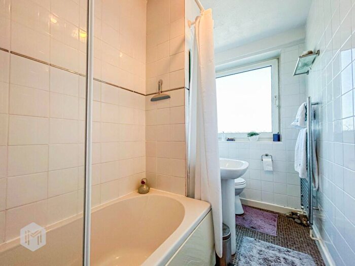 2 Bedroom Apartment For Sale In Crook Street, Bolton, BL3 - Photo 7