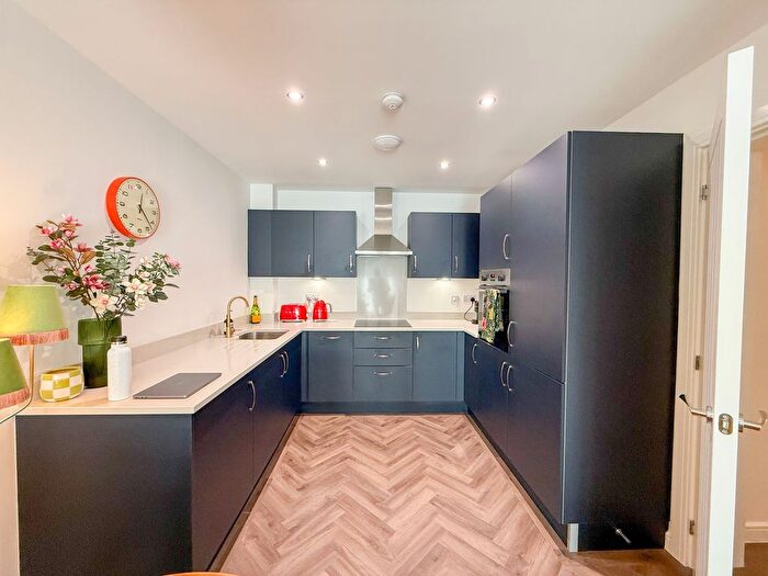 2 Bedroom Flat For Sale In Greensfield Close, Gateshead, NE8