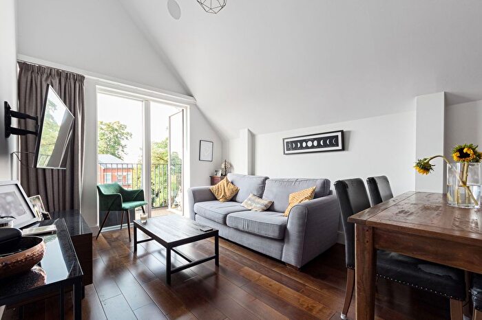2 Bedroom Flat For Sale In Palace Road, Streatham Hill, SW2