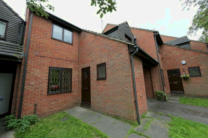 5 Bedroom Semi-Detached House To Rent In Wheatley Close, Hendon, London, NW4