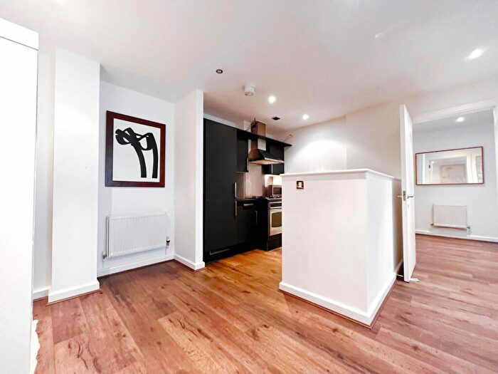 2 Bedroom Flat To Rent In Regents Quay, Brewery Wharf, Leeds, LS10