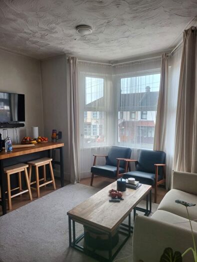 1 Bedroom Terraced House For Sale In Richmond Road, Ilford, IG1
