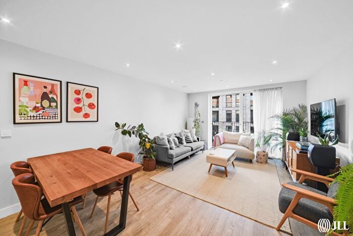 2 Bedroom Flat For Sale In Glow Court, Rookwood Way, London, E3