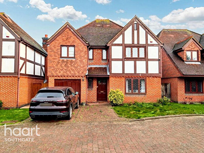 5 Bedroom Detached House For Sale In Ridgemead Close, London, N14