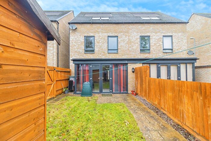4 Bedroom Semi-Detached House For Sale In Hayton Way, Tattenhoe Park, Milton Keynes, Buckinghamshire, MK4