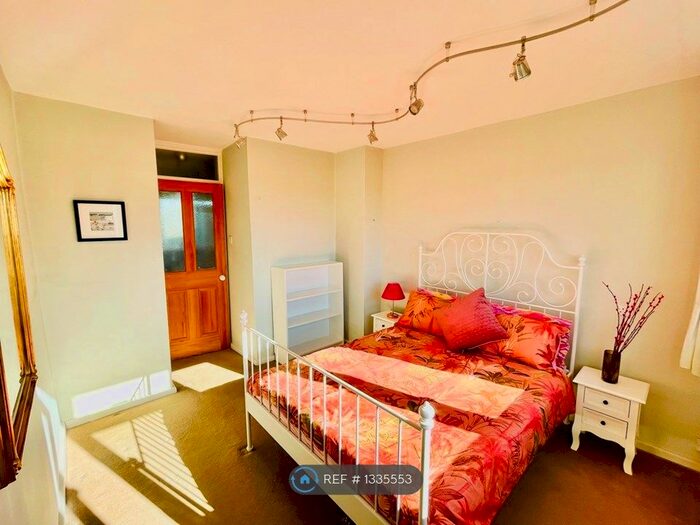 1 Bedroom Flat To Rent In Eden Close, Slough, SL3
