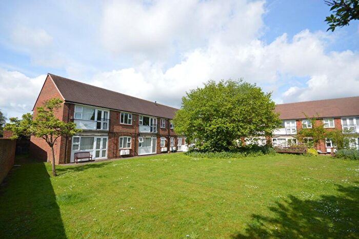 1 Bedroom Apartment For Sale In Yew Tree Close, Beaconsfield, HP9