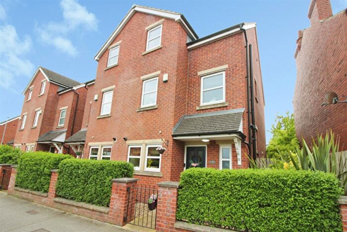 4 Bedroom Semi Detached House For Sale In Barleyhill Road, Garforth, Leeds, LS25