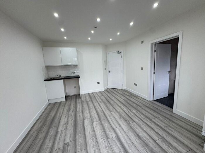 5 Bedroom Detached House To Rent In Oak Road, West Bromwich, B70