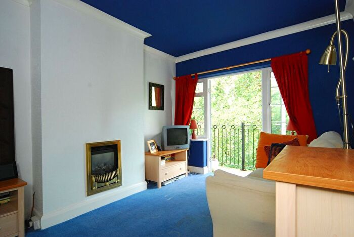 2 Bedroom Flat For Sale In St Thomas Drive, Hatch End, Pinner, HA5