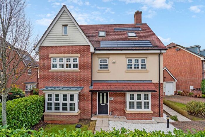 6 Bedroom Detached House To Rent In Ducks Hill Road, Northwood, HA6