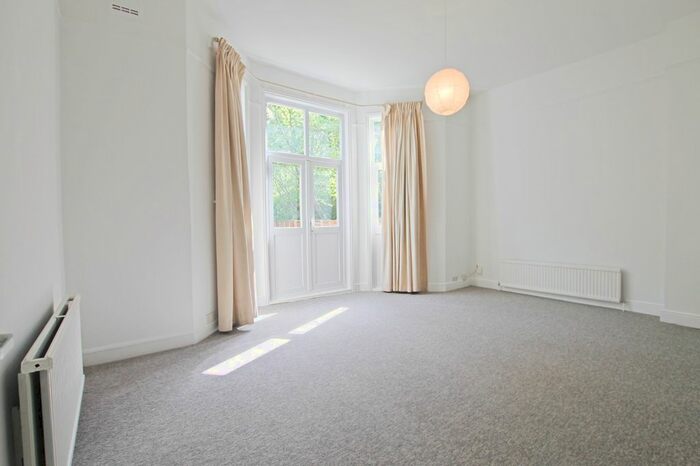 1 Bedroom Flat To Rent In Grand Drive, Raynes Park, London, SW20