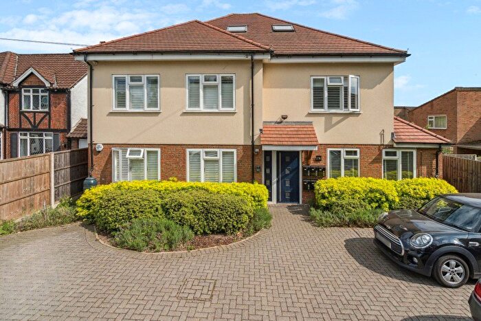 2 Bedroom Flat For Sale In Swakeleyes Road, Ickenham, UB10