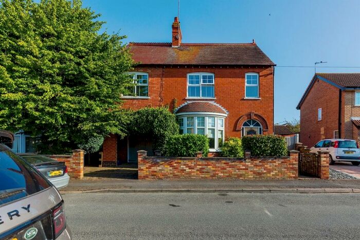 4 Bedroom Detached House For Sale In Wykeham Road, Higham Ferrers, Rushden, NN10