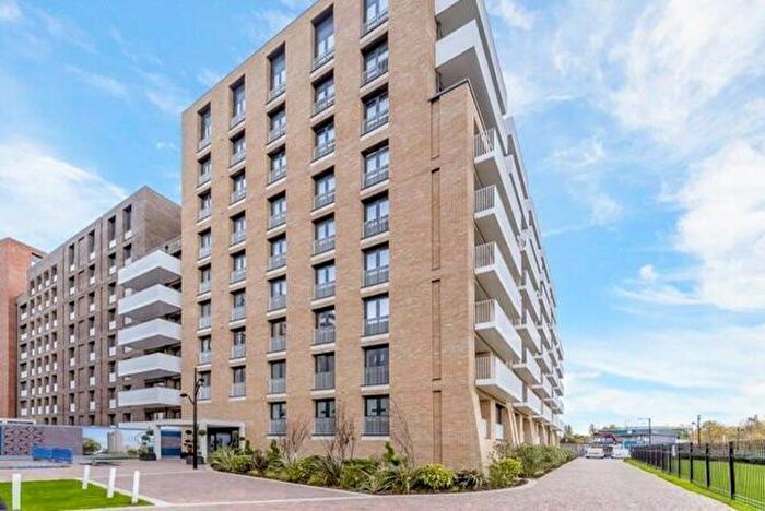 1 Bedroom Flat To Rent In Lakeside Drive, London, NW10