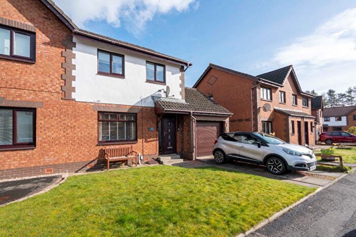3 Bedroom Semi Detached House For Sale In Bankton Brae, Murieston, Livingston, West Lothian, EH54