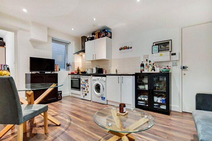 2 Bedroom Flat To Rent In Heath Road, Twickenham, TW1