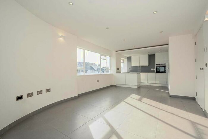 2 Bedroom Flat To Rent In Lansdowne Road, Notting Hill, W11