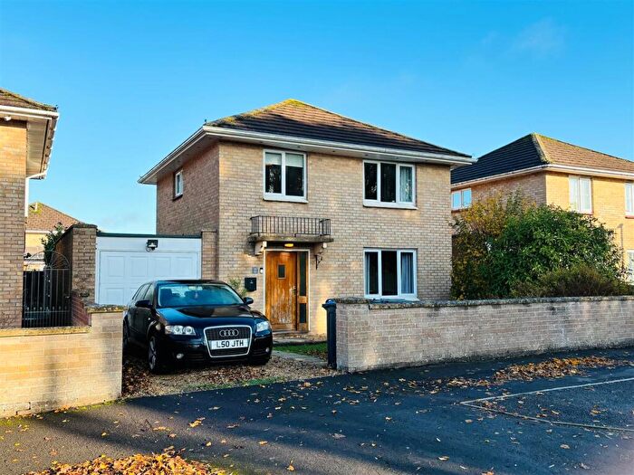 3 Bedroom Detached House For Sale In Mallard Close, Bowerhill, Melksham, SN12