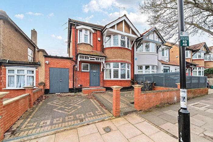 4 Bedroom Semi Detached House For Sale In Rhodes Avenue, Muswell Hill, London, N22